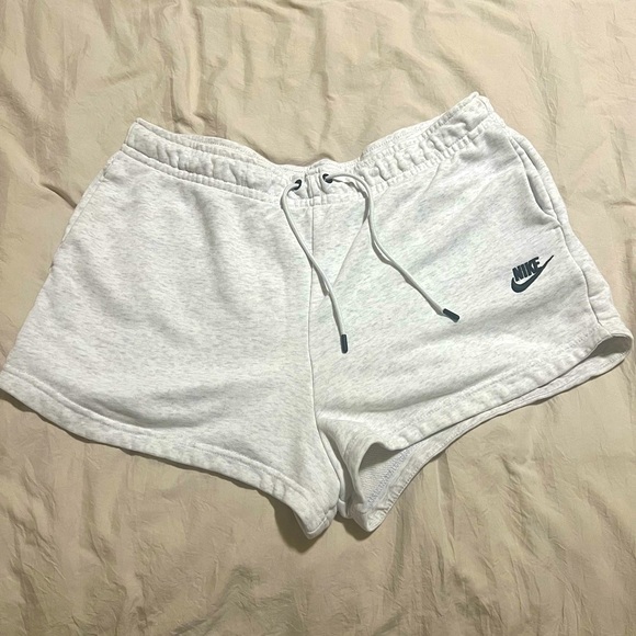 Nike Women’s Lifestyle Shorts - Picture 4 of 4